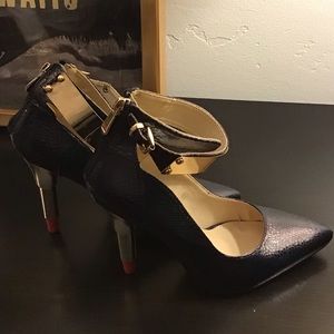 High Heel pump NWOT